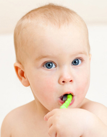 baby-brushing-teeth